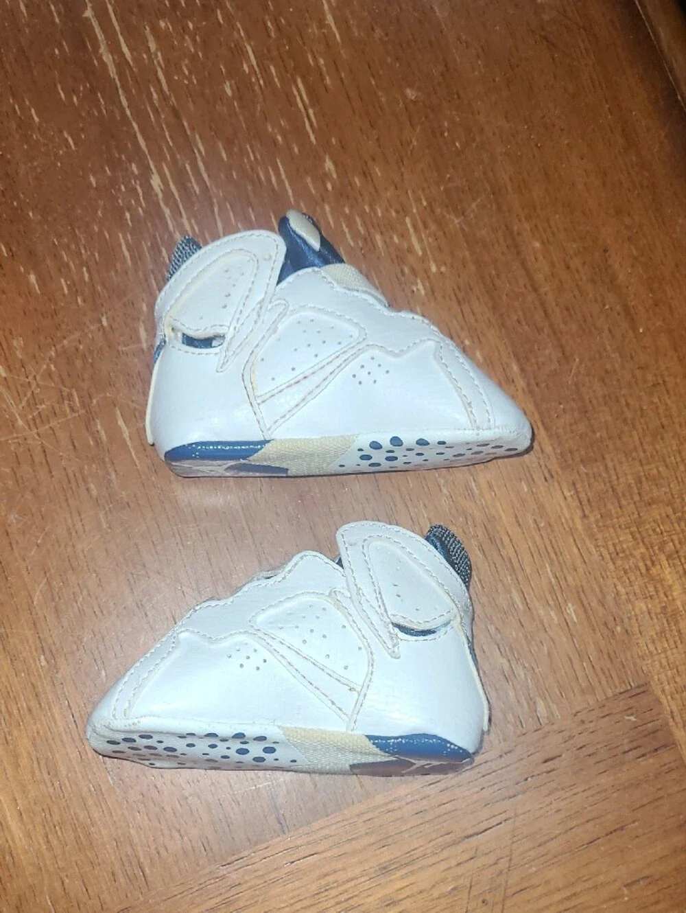 Jordan Vintage Baby White and Navy Crib Shoes Size 1